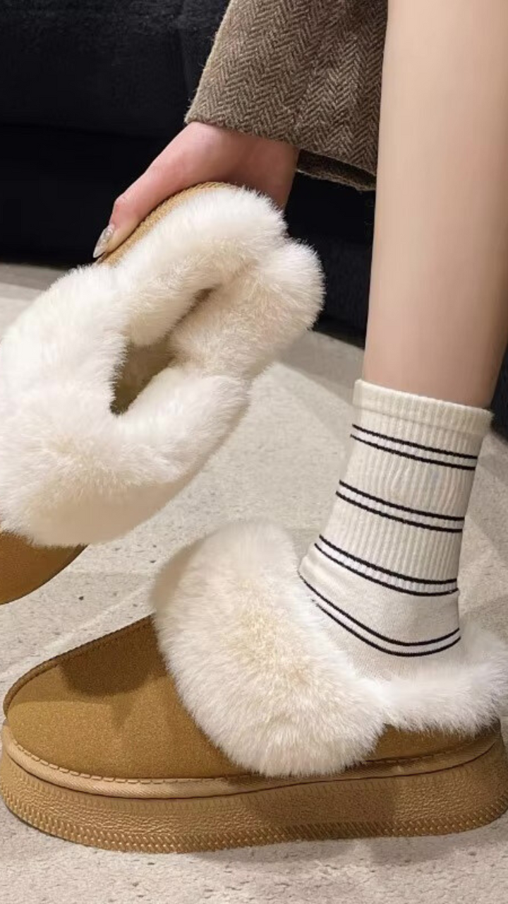 EMBER • Fur slippers
